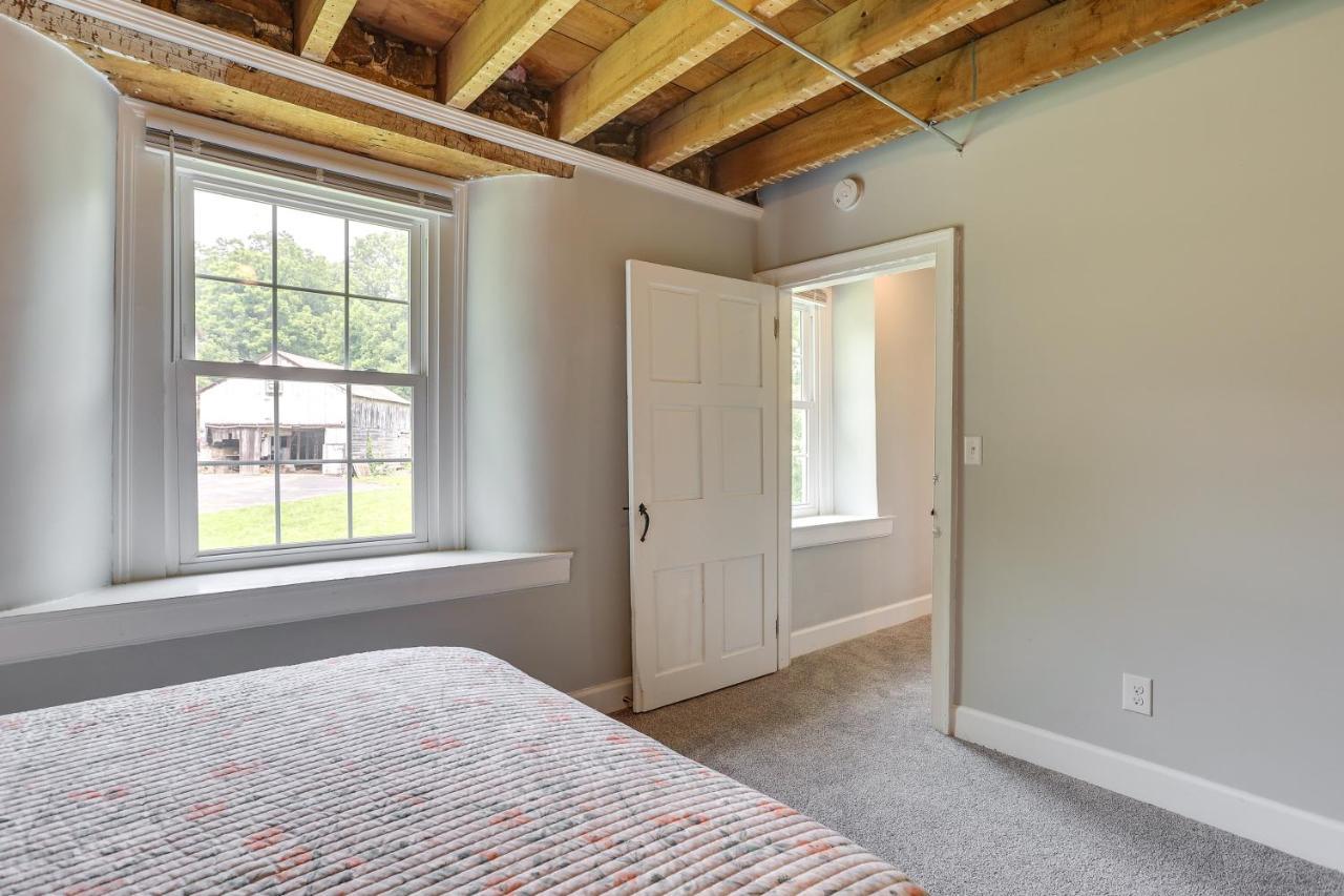 Spacious Country In On Old Ranch! Coatesville