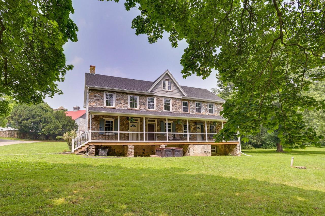 Spacious Country In On Old Ranch! Coatesville