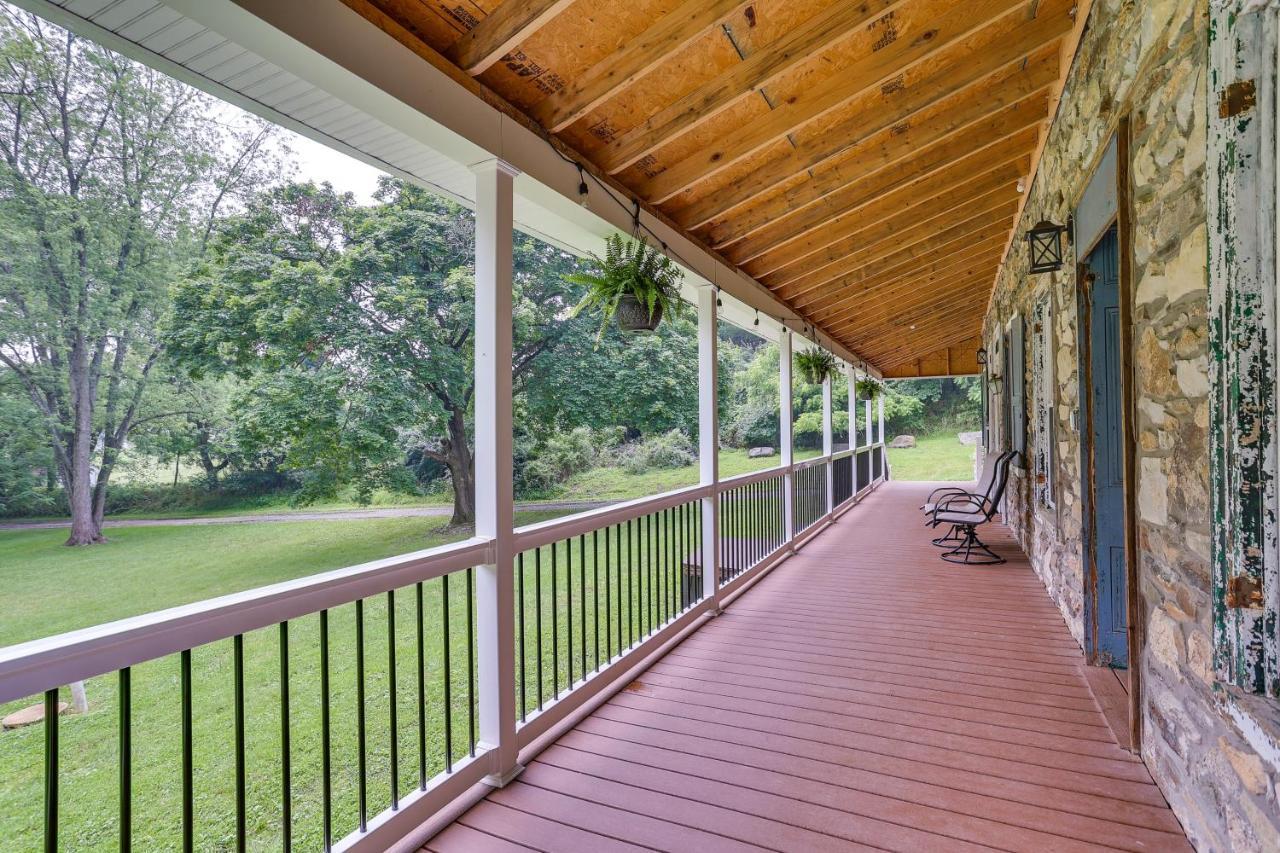 Spacious Country In On Old Ranch! Holiday home Coatesville