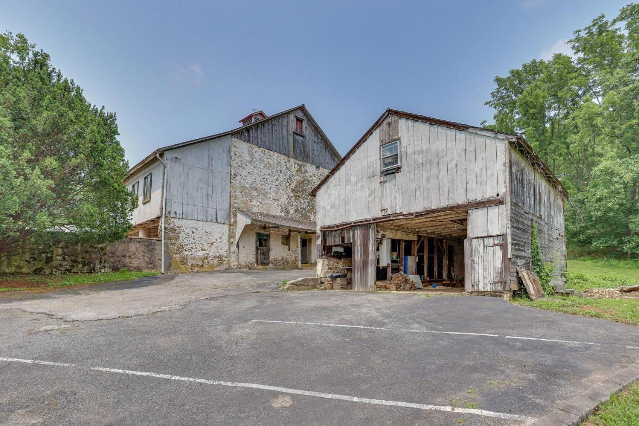 Spacious Country In On Old Ranch! Coatesville